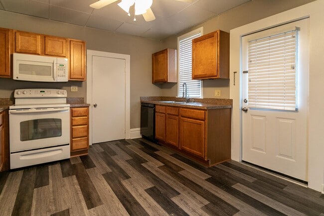 Building Photo - 1512 Indianola Ave