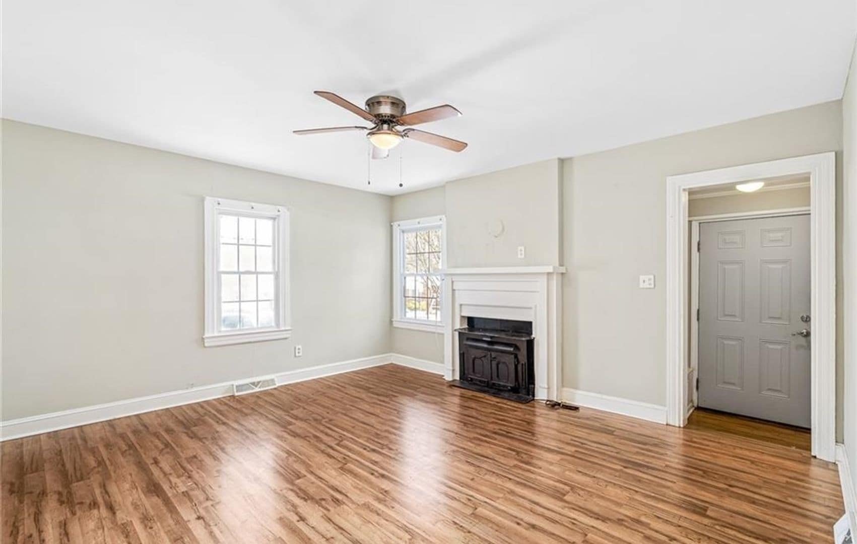 Building Photo - 3400 Rosemont Ave