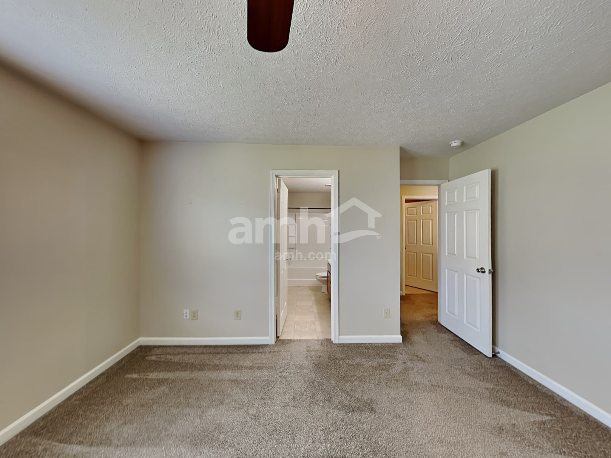 Building Photo - 926 Littleton Dr