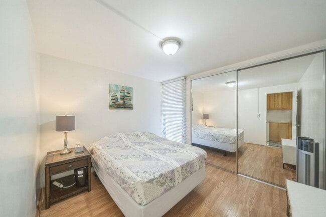 Building Photo - Charming central 3BR Condo in Honolulu