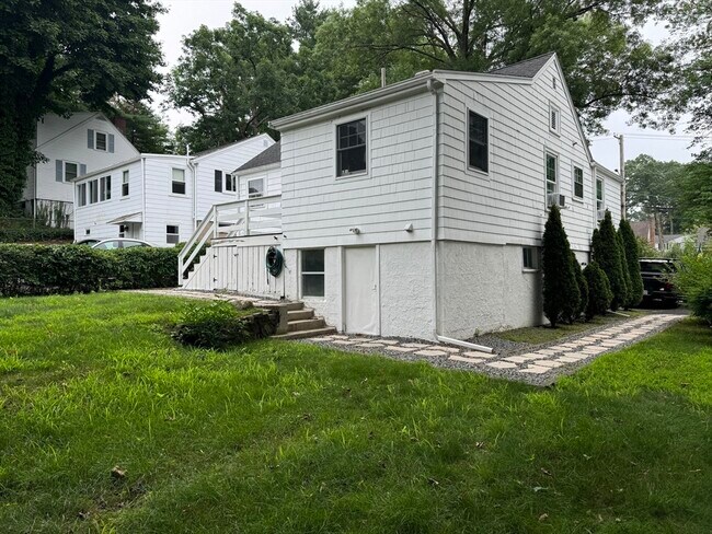 Building Photo - 16 Colburn St