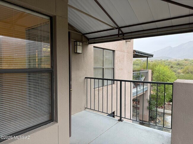 Building Photo - 5800 N Kolb Rd