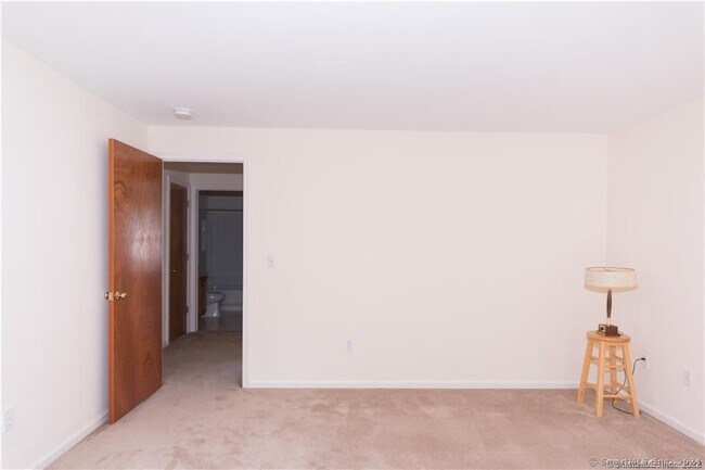 Building Photo - 6 Larkspur Ln