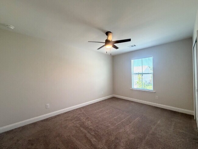 Building Photo - Move In Ready Home in Malind Bluff!