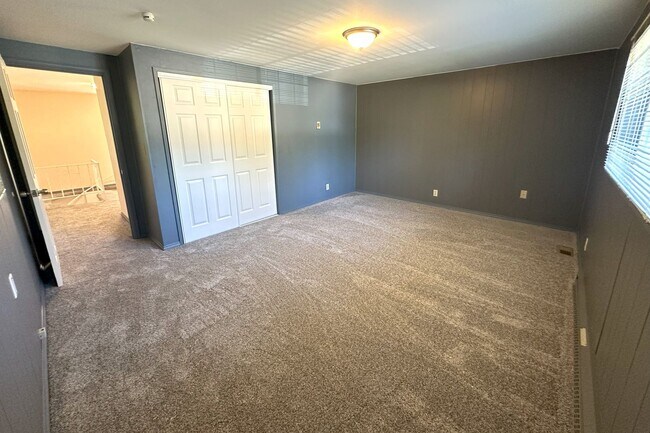 Building Photo - Bright and spacious 5bd 2 ba house in Edmo...