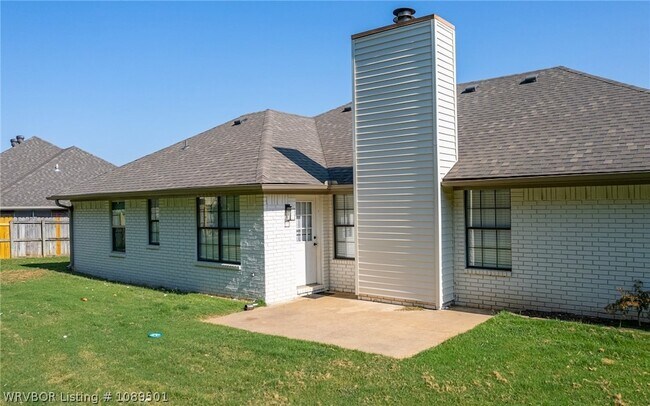 Building Photo - 8808 Skypark Dr