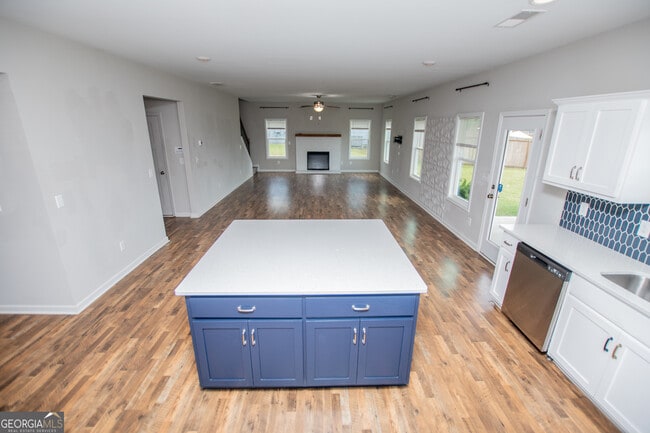Building Photo - 132 Springwood Dr