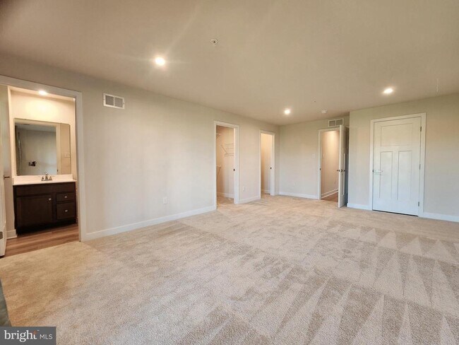 Building Photo - 149 Glory Maple Ln