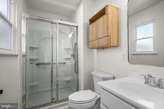 Building Photo - 1420 Gilbert Rd