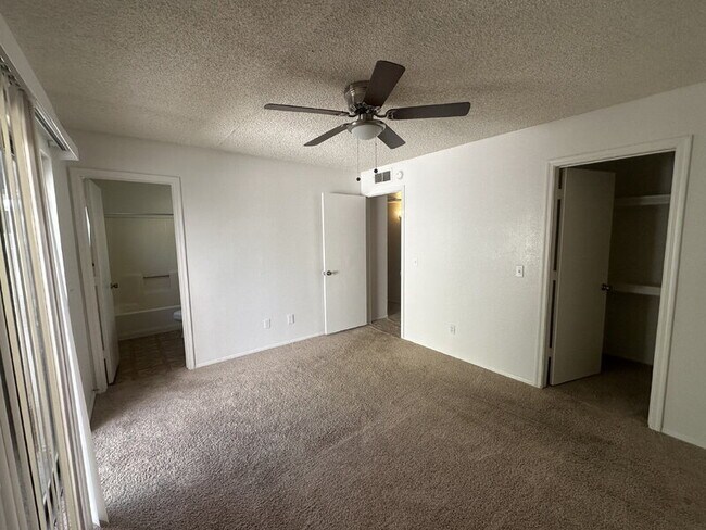 Building Photo - 13644 N Hamilton Dr