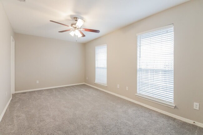 Building Photo - 206 E Holly