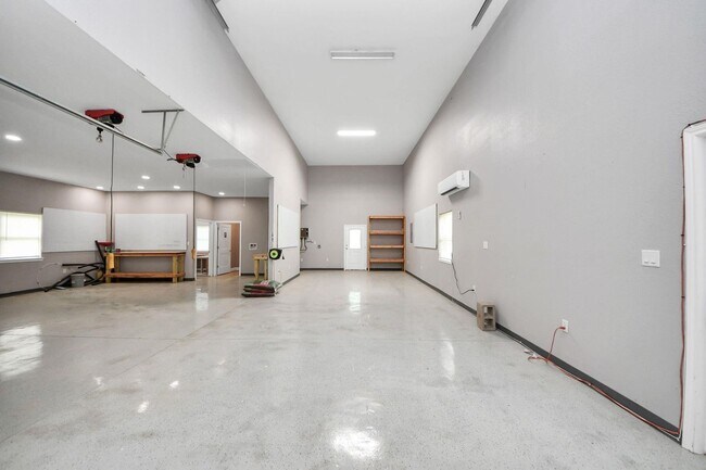 Building Photo - 2011 Halyard Dr