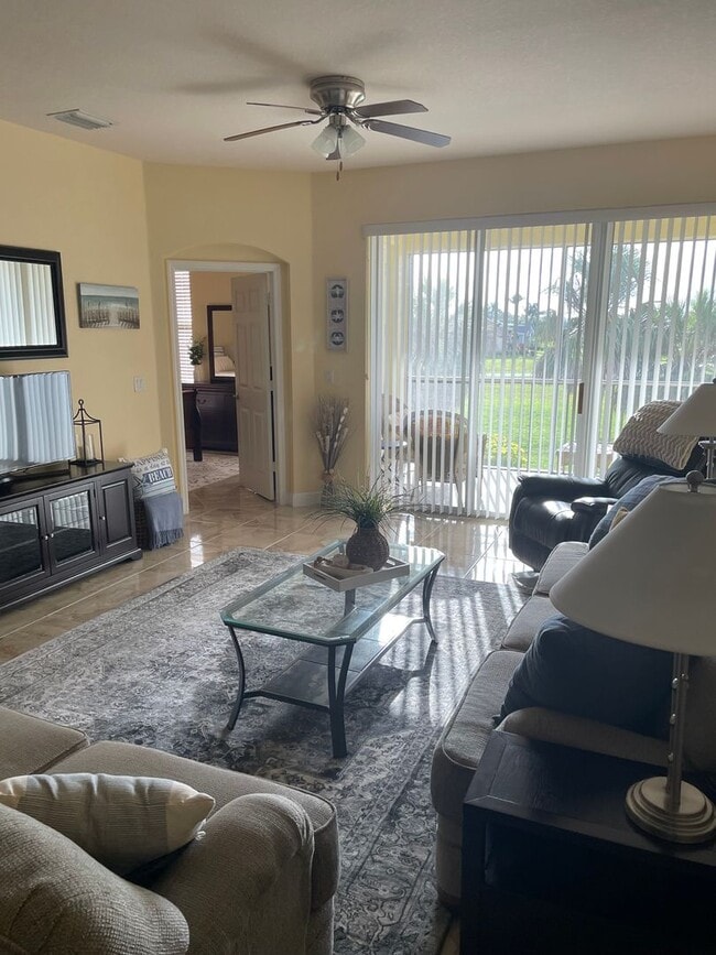 Building Photo - Furnished 3 Bedroom 2 Bath with Garage Punta Gorda Condo