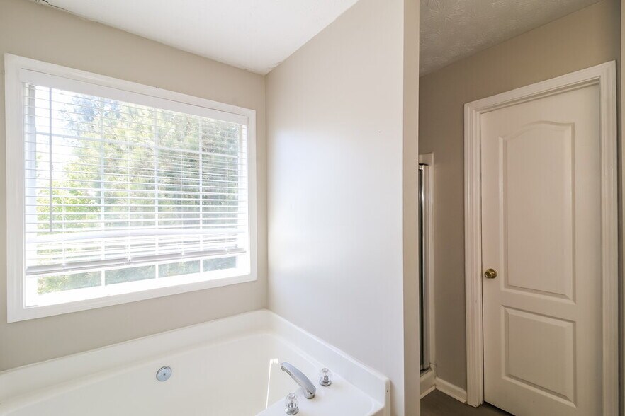 Building Photo - 2141 Silva Ct