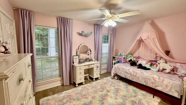 Building Photo - 3308 Oak Knoll Dr