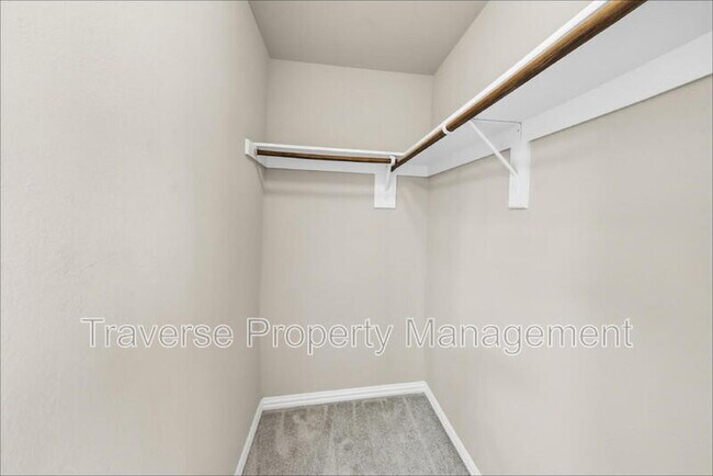 Building Photo - 733 River Hill Ln