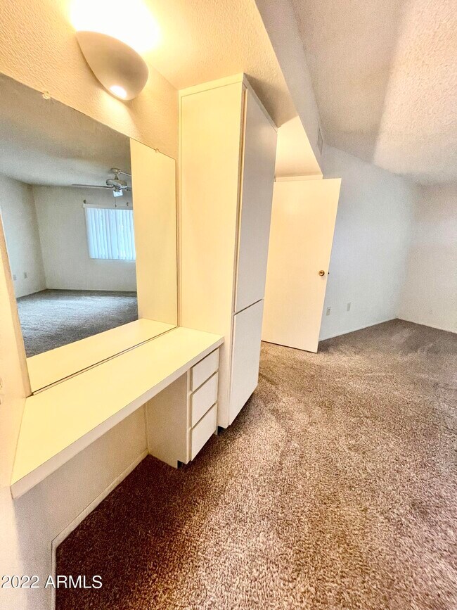 Building Photo - 10867 W Emerald Dr