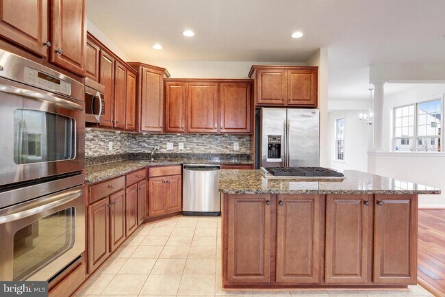 Building Photo - 42639 Chisholm Dr