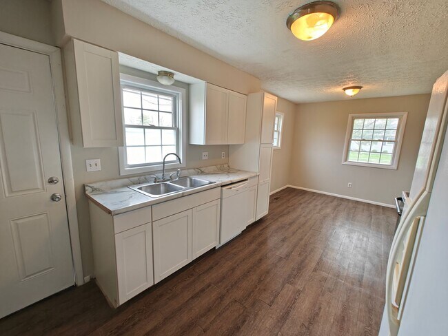 Building Photo - 1442 Coachlite Dr
