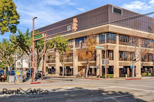 Building Photo - 734 Chestnut St