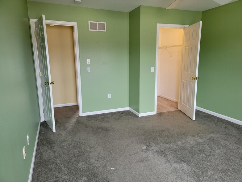 Building Photo - 2006 Greystone Dr