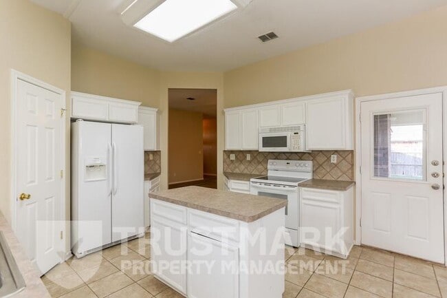 Building Photo - 4300 Capri Dr