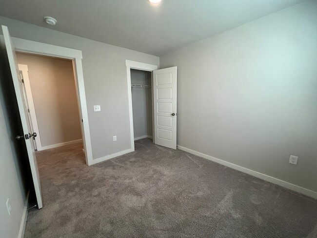 Building Photo - 1781 Frodo Wy