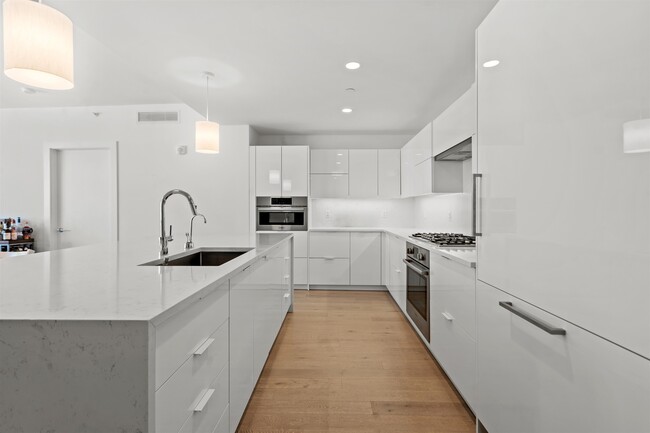 Building Photo - 9 Ave at Port Imperial