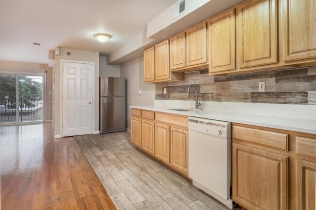 Building Photo - 355 West Side Ave