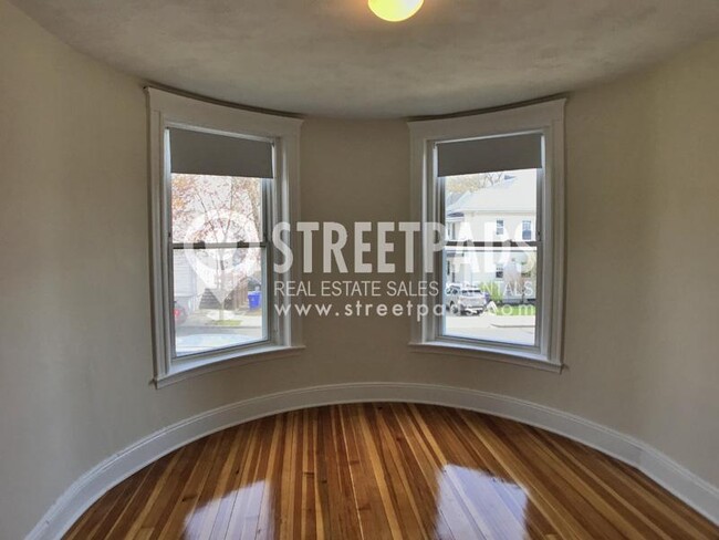 Building Photo - 3 bedroom in Boston MA 02135