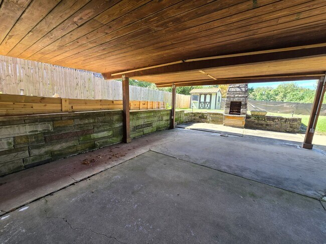 Building Photo - 454 Colonial Dr