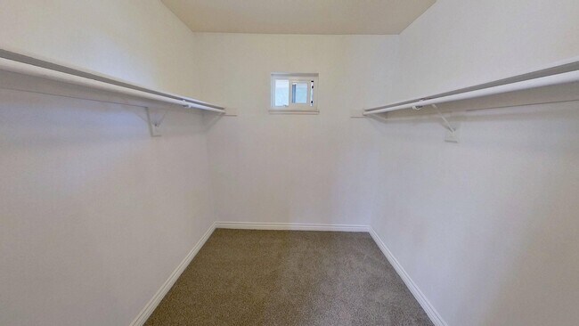 Building Photo - Spacious 2 Bed 2.5 Bath Townhouse in Irvine!