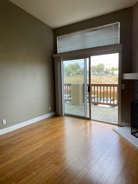 Building Photo - 42140 Lyndie Ln