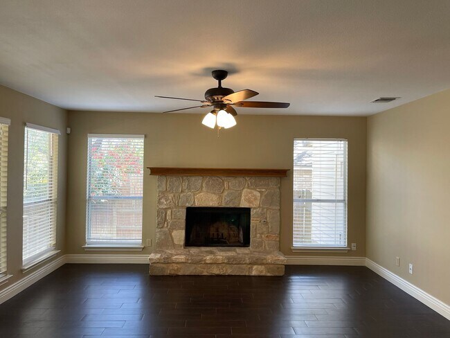 Building Photo - 13731 Oak Pebble