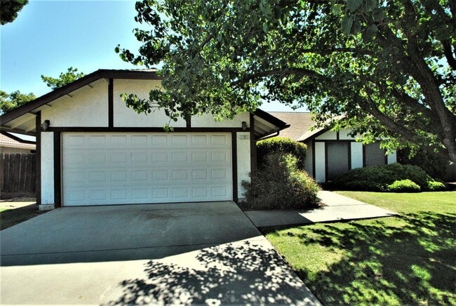 Building Photo - Lovely 4 Bedroom home in Clovis Unified