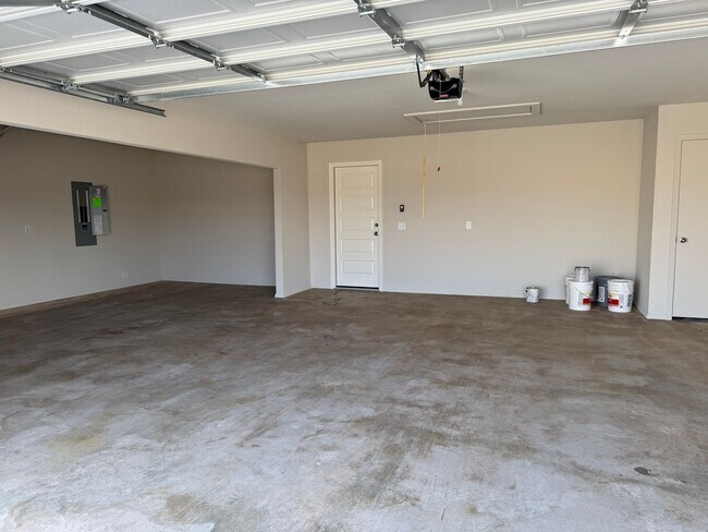 Building Photo - NEW CONTRUCTION - 4 bed-3 bath-3 car garage.