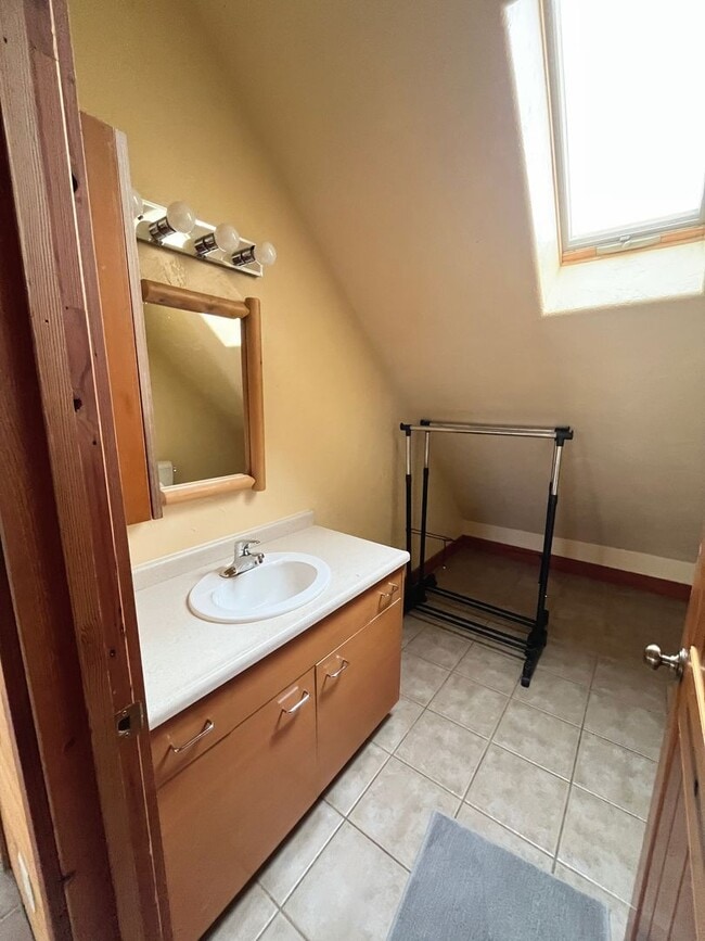 Building Photo - White