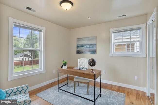 Building Photo - 2231 Otis St NE