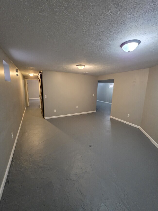 Building Photo - 132 N 35th Ave