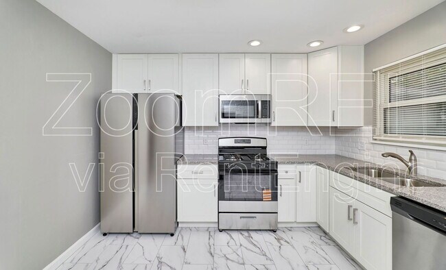 Building Photo - 2400 E Humes Ln