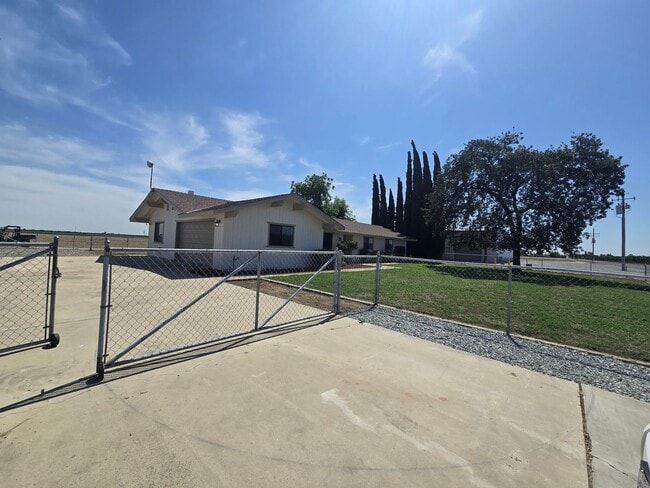 Primary Photo - 3 BR 2 BA country home available now