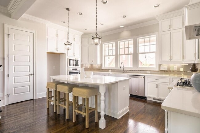 Building Photo - 2077 McAvoy Dr