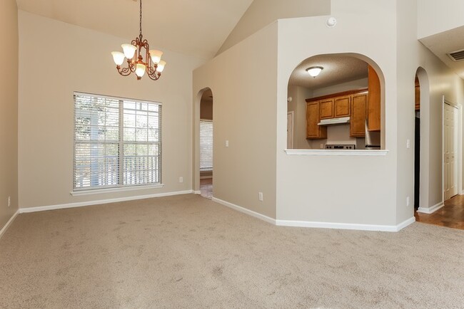 Building Photo - 119 Round Table Ln