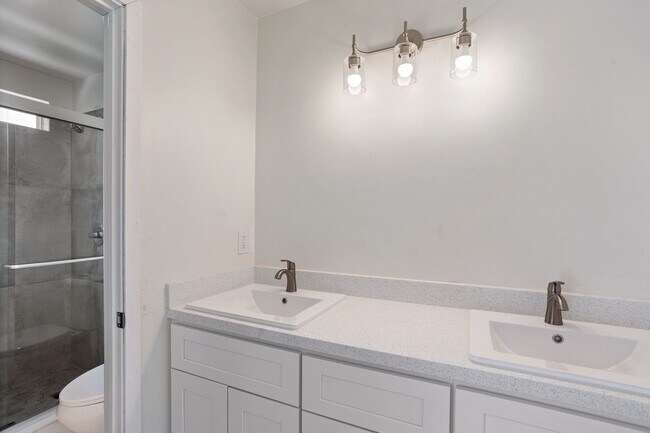Building Photo - 5520 Muskingham Way