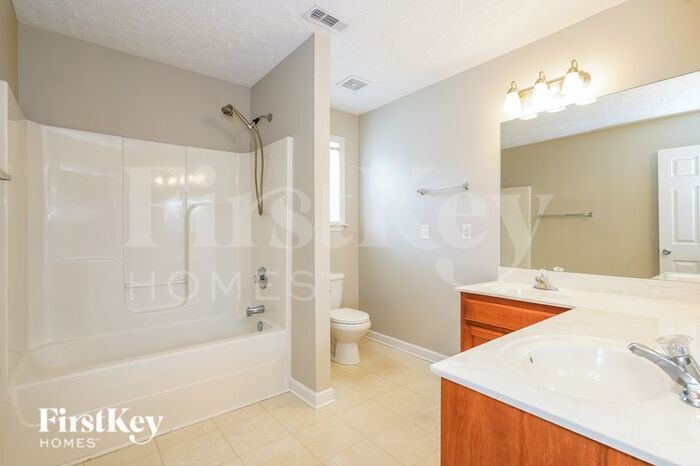 Building Photo - 308 Birchclay Point N