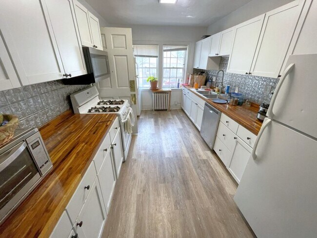 Building Photo - 46 N Breese Terrace