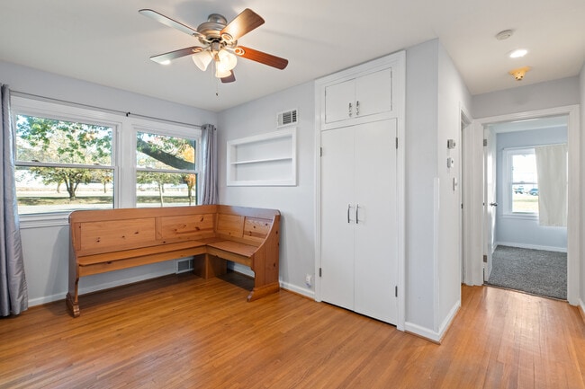 Building Photo - 22 E Hawthorne St