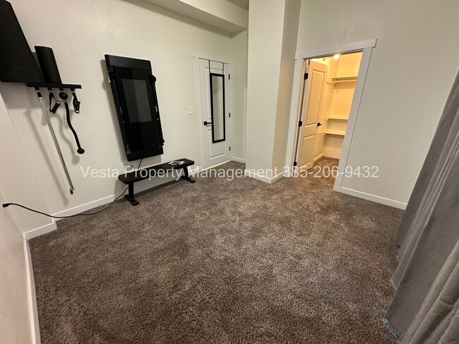 Building Photo - 2538 Orchard Ave