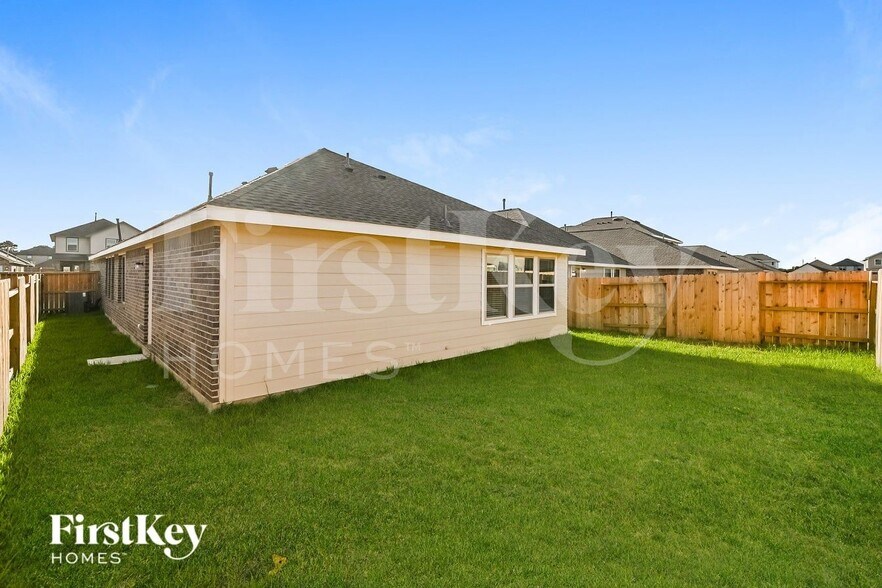 Building Photo - 18442 Summit Ranch Dr