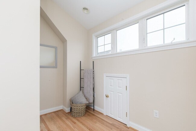 Building Photo - 1 Rowen Ct